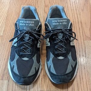 New Balance Men's Black and Gray Sneakers